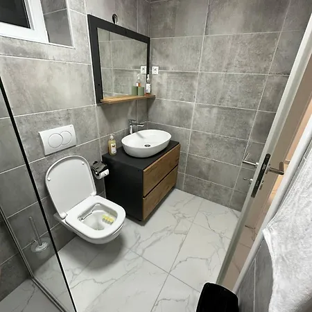 Monatana Apartements *